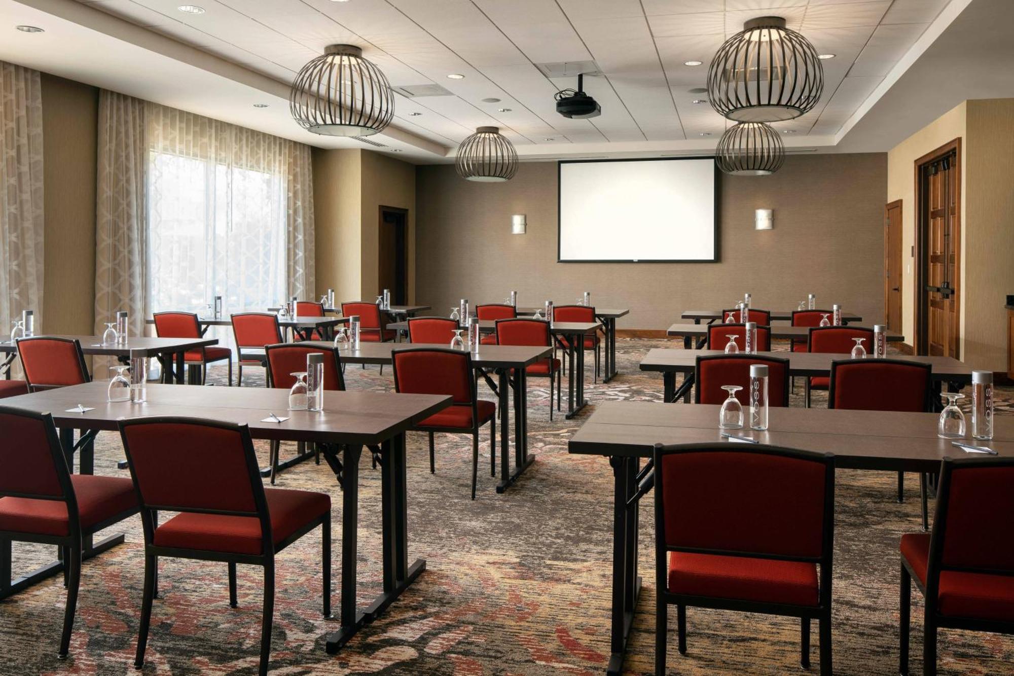 Courtyard By Marriott Santa Barbara Goleta Hotel Exterior photo