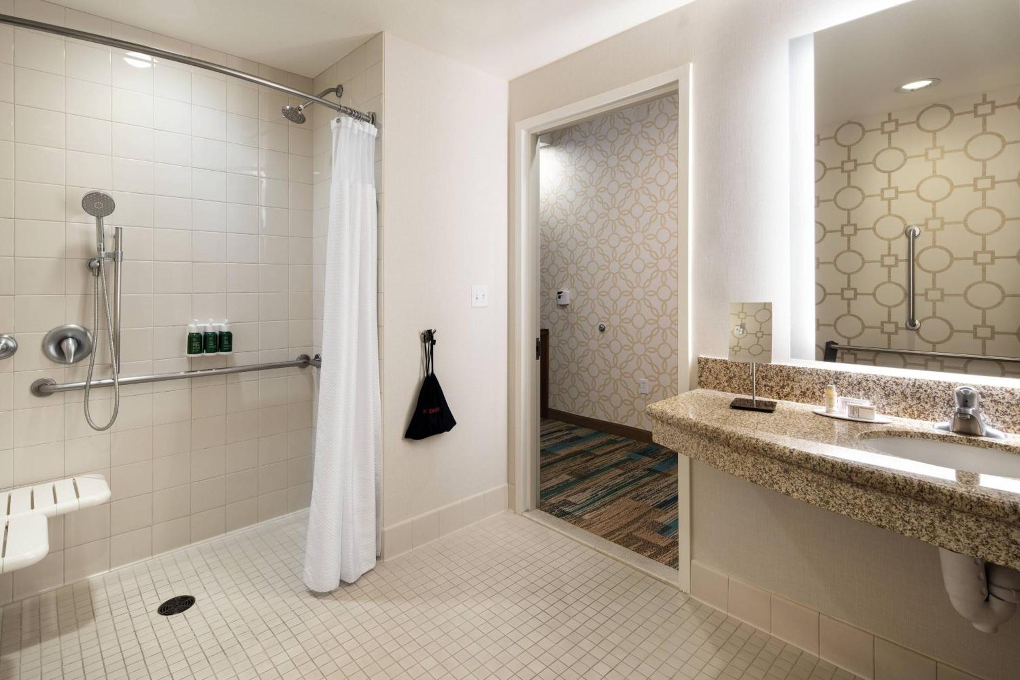 Courtyard By Marriott Santa Barbara Goleta Hotel Exterior photo
