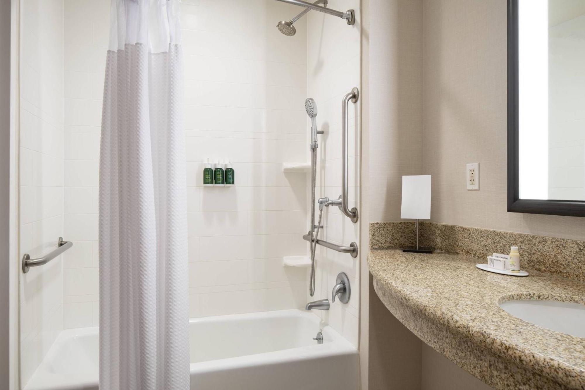 Courtyard By Marriott Santa Barbara Goleta Hotel Exterior photo