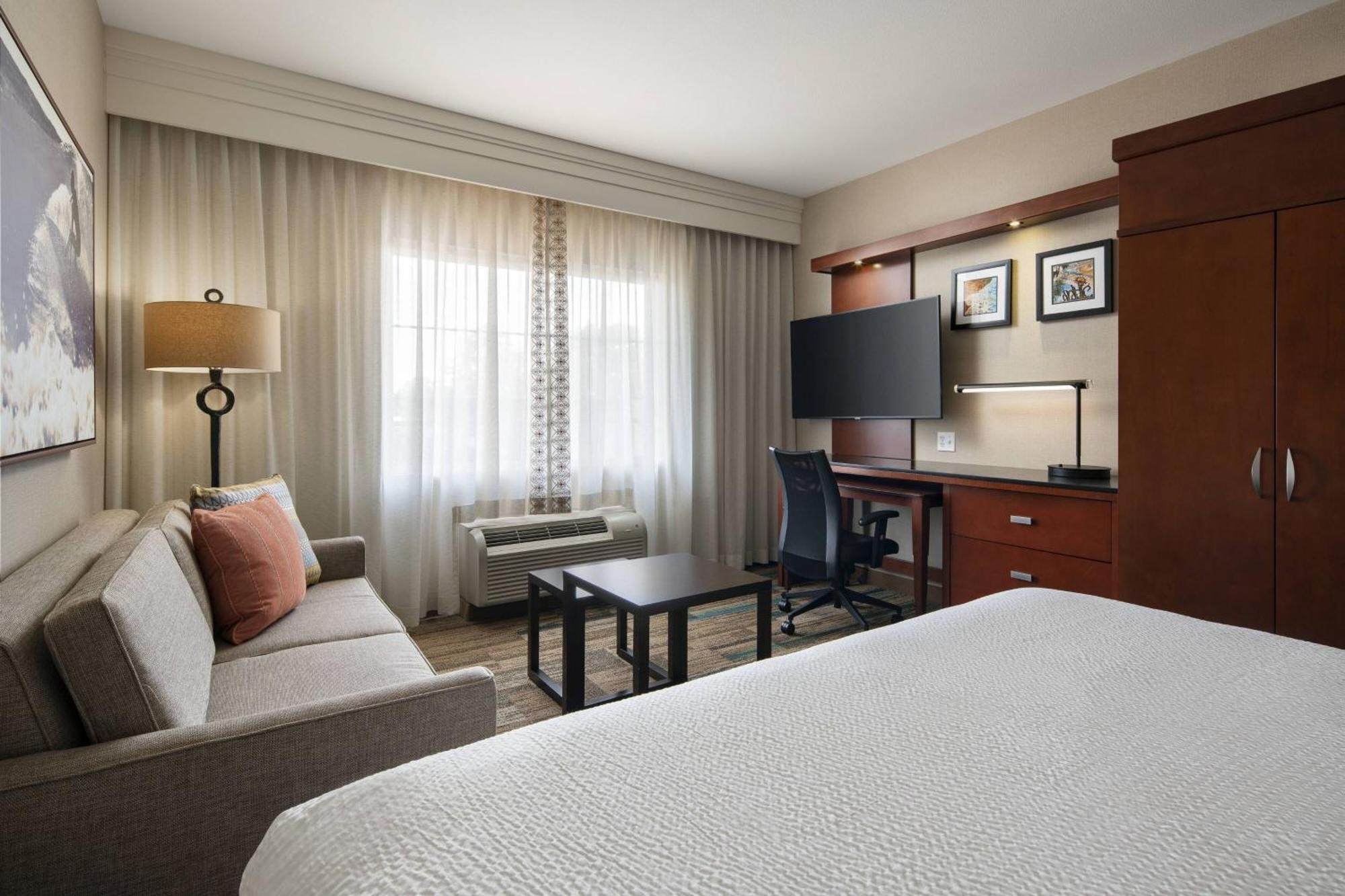 Courtyard By Marriott Santa Barbara Goleta Hotel Exterior photo